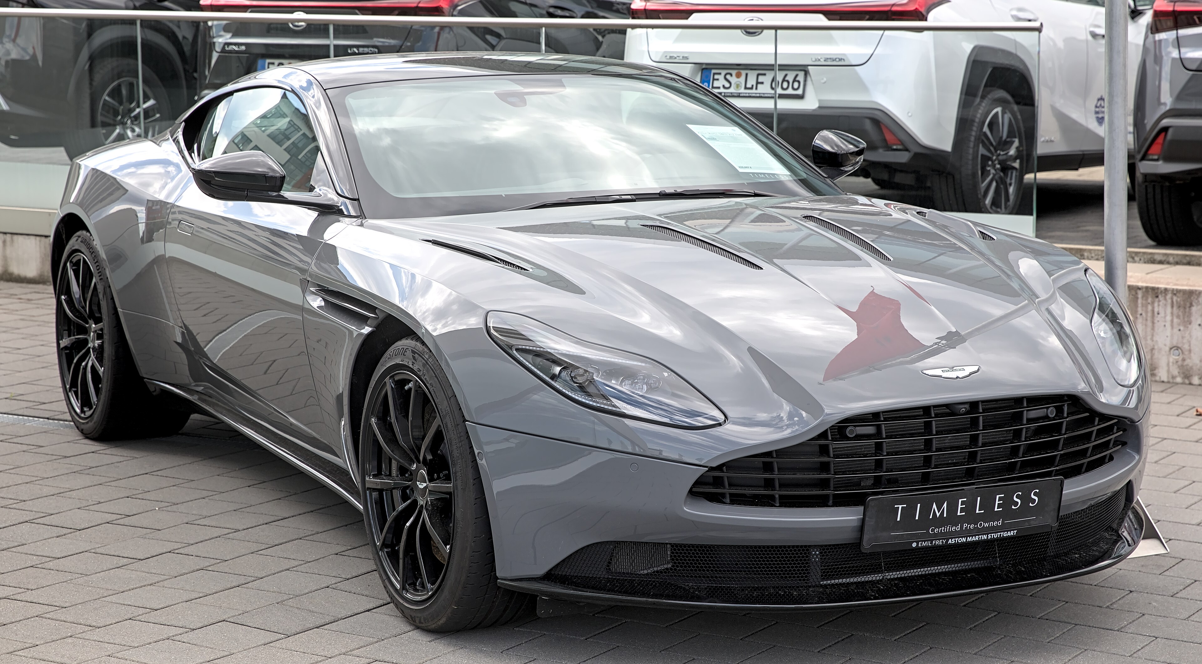 Aston Martin DB11