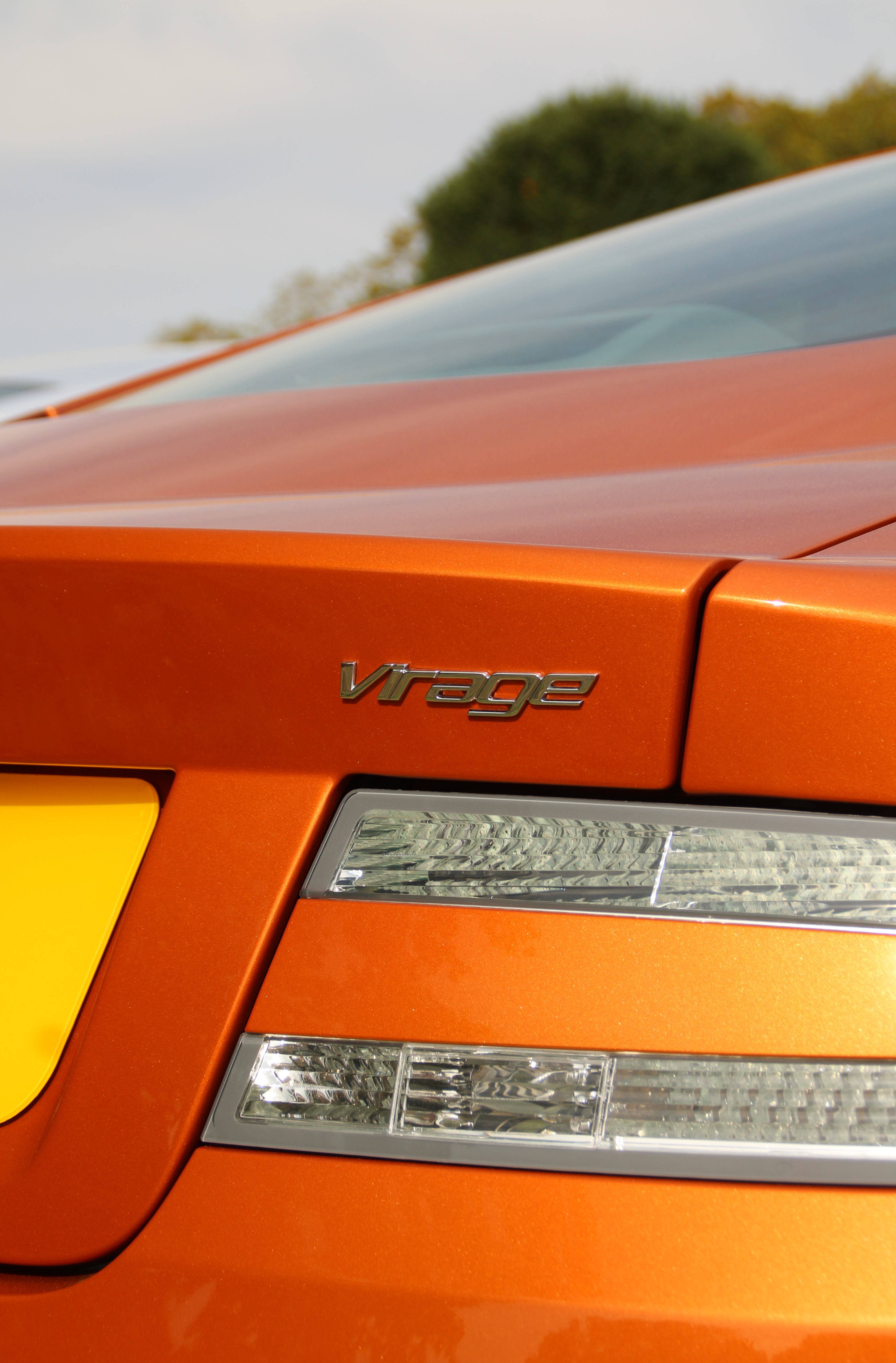 Aston Martin virage