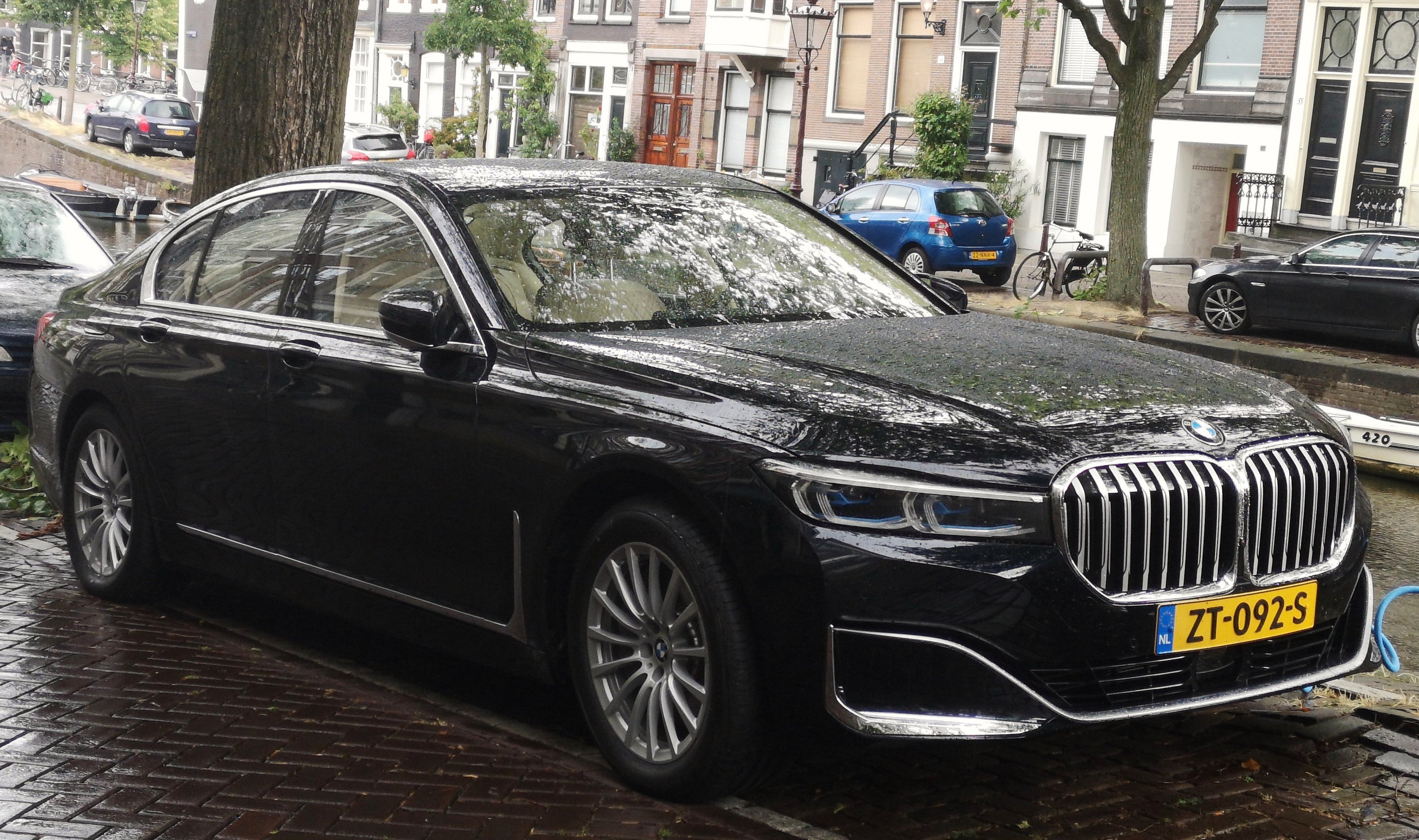 BMW 745e