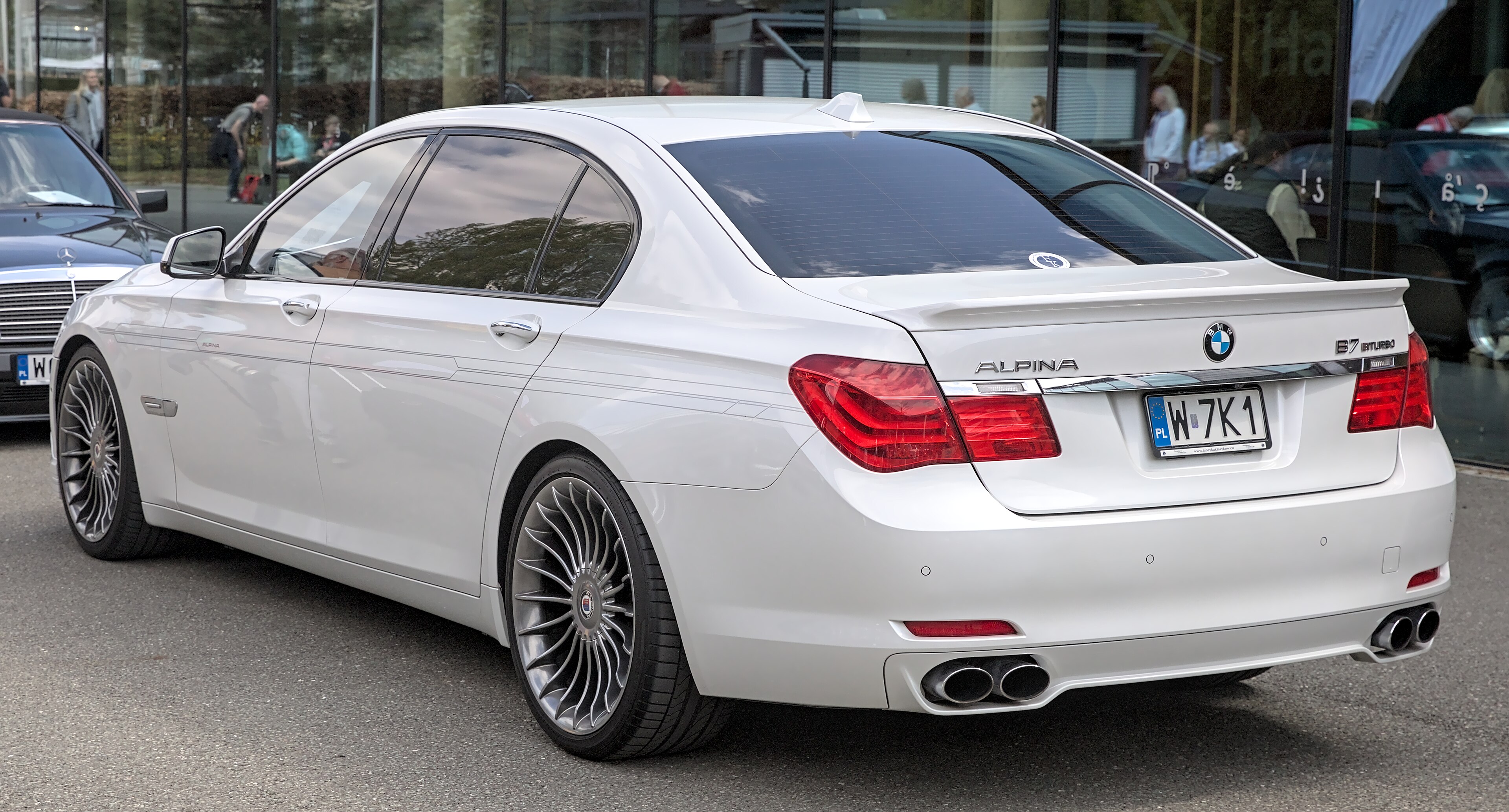 BMW B7