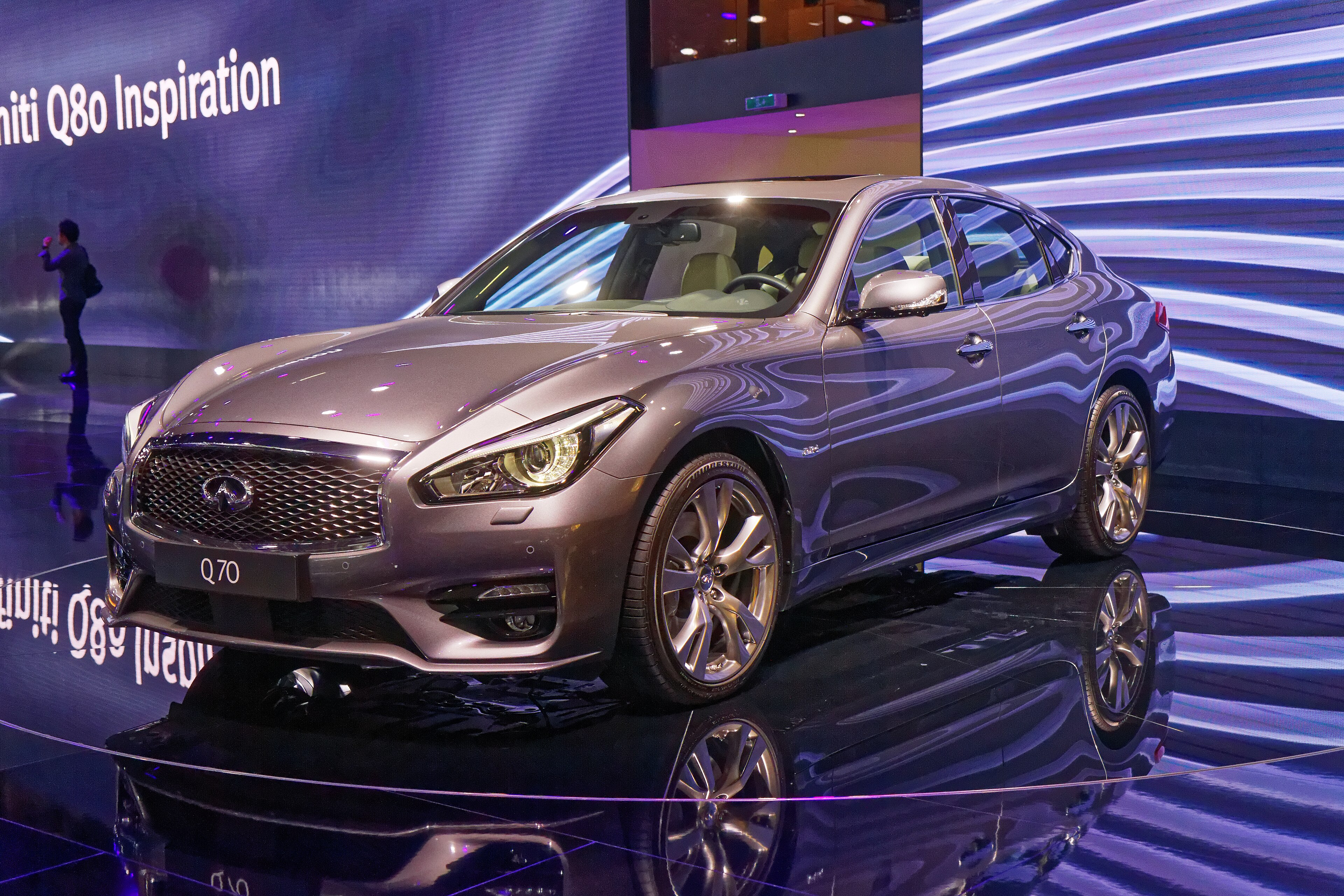 Infiniti Q70