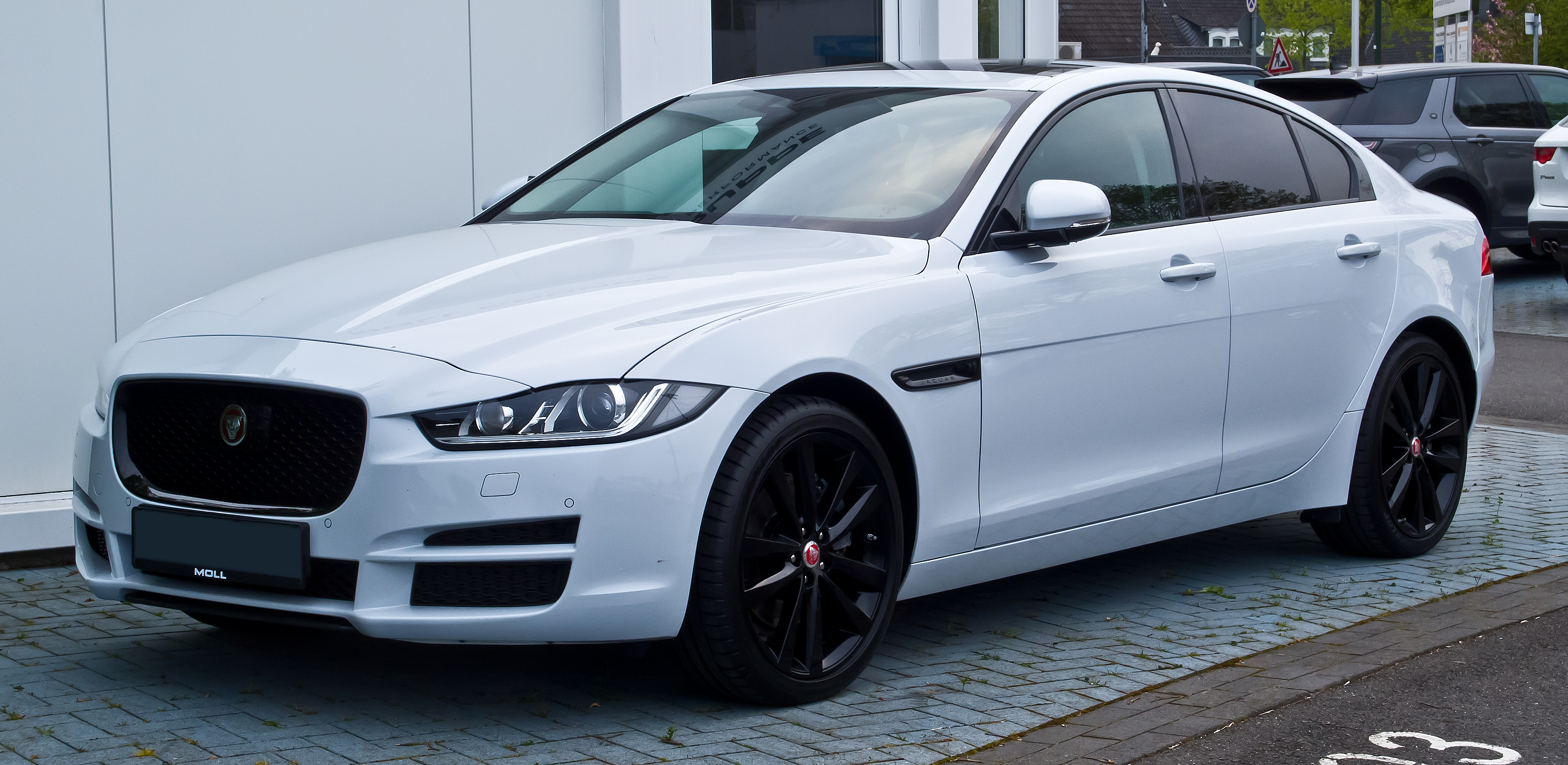 Jaguar xe-awd