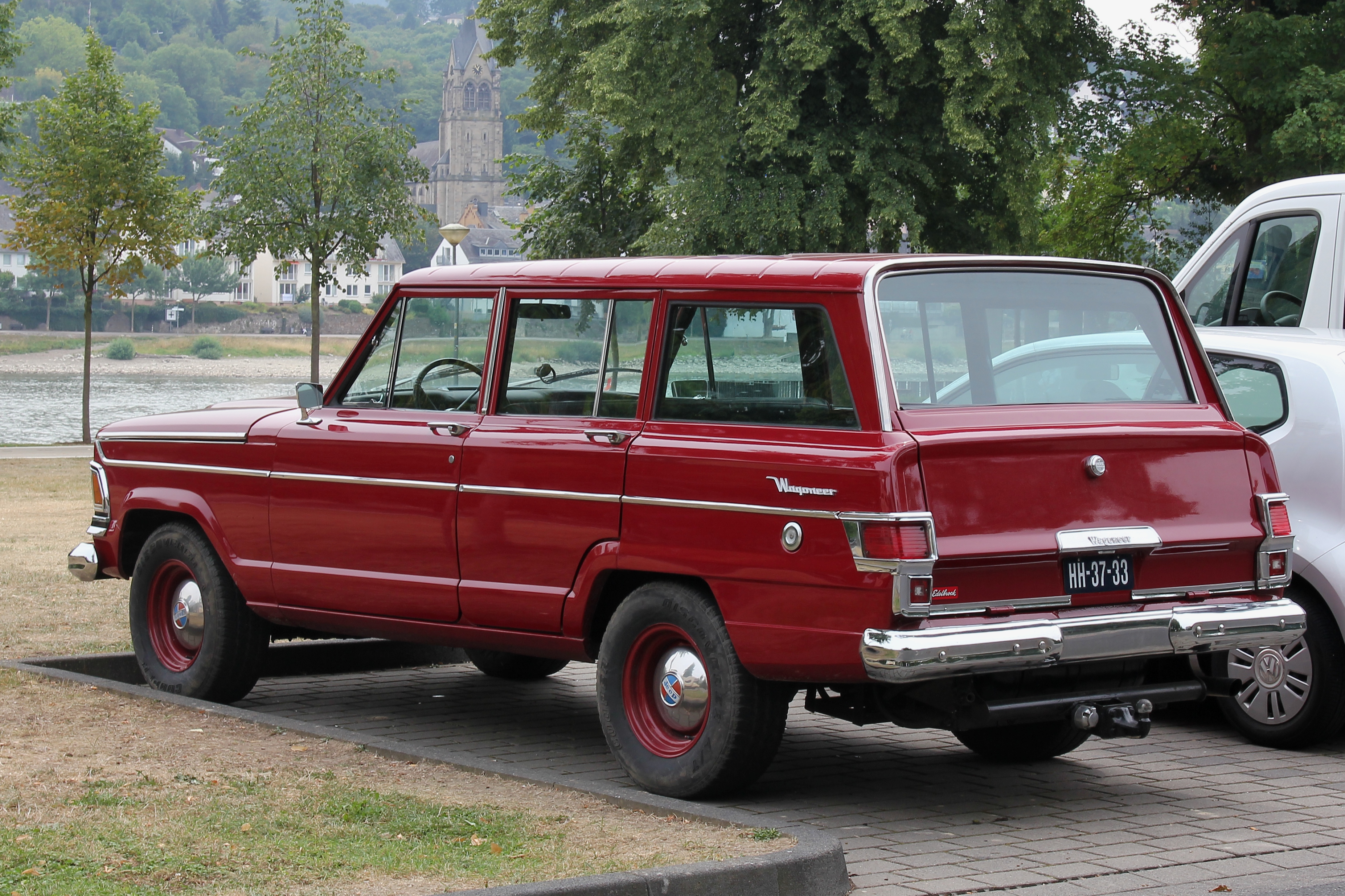 Jeep Wagoneer