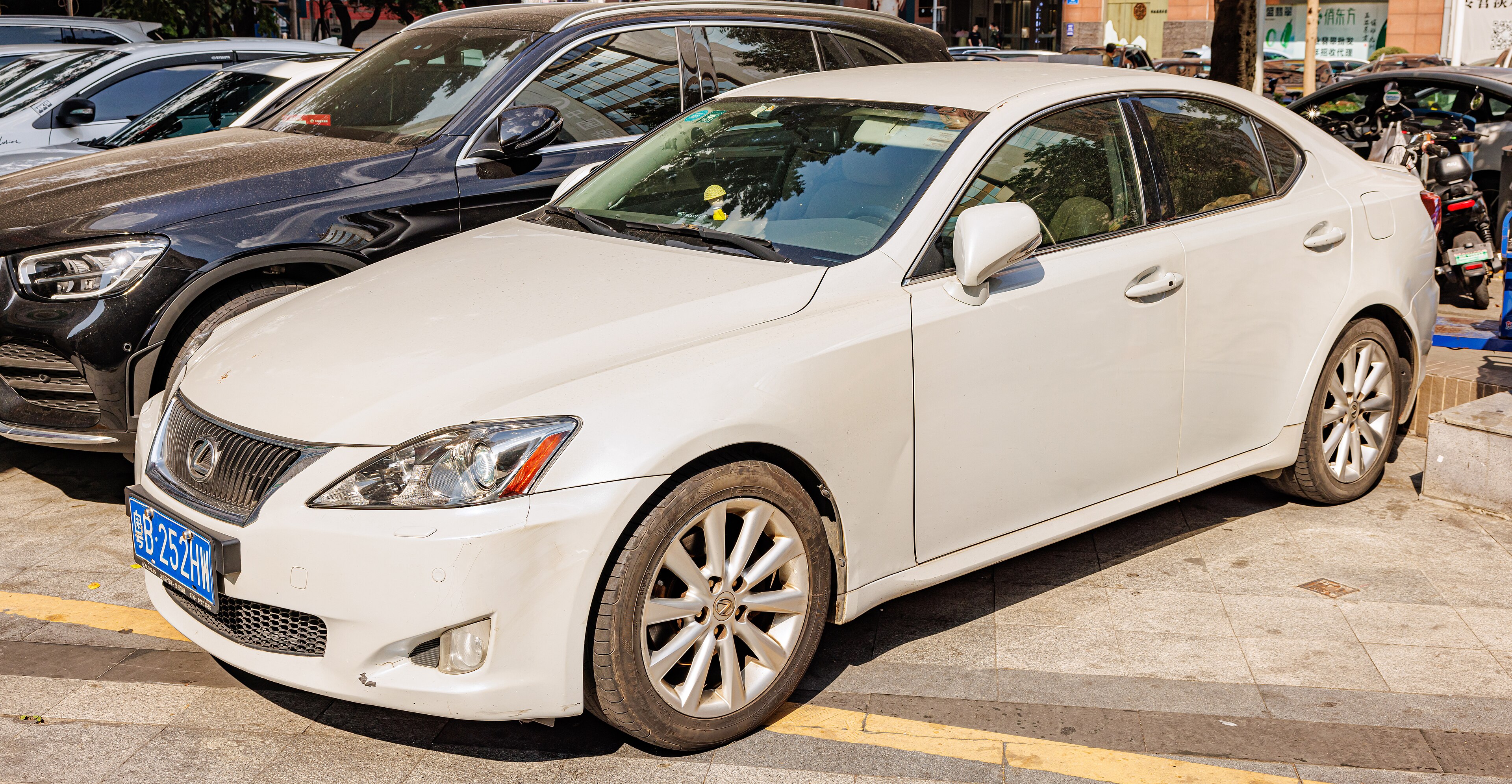 Lexus is-300
