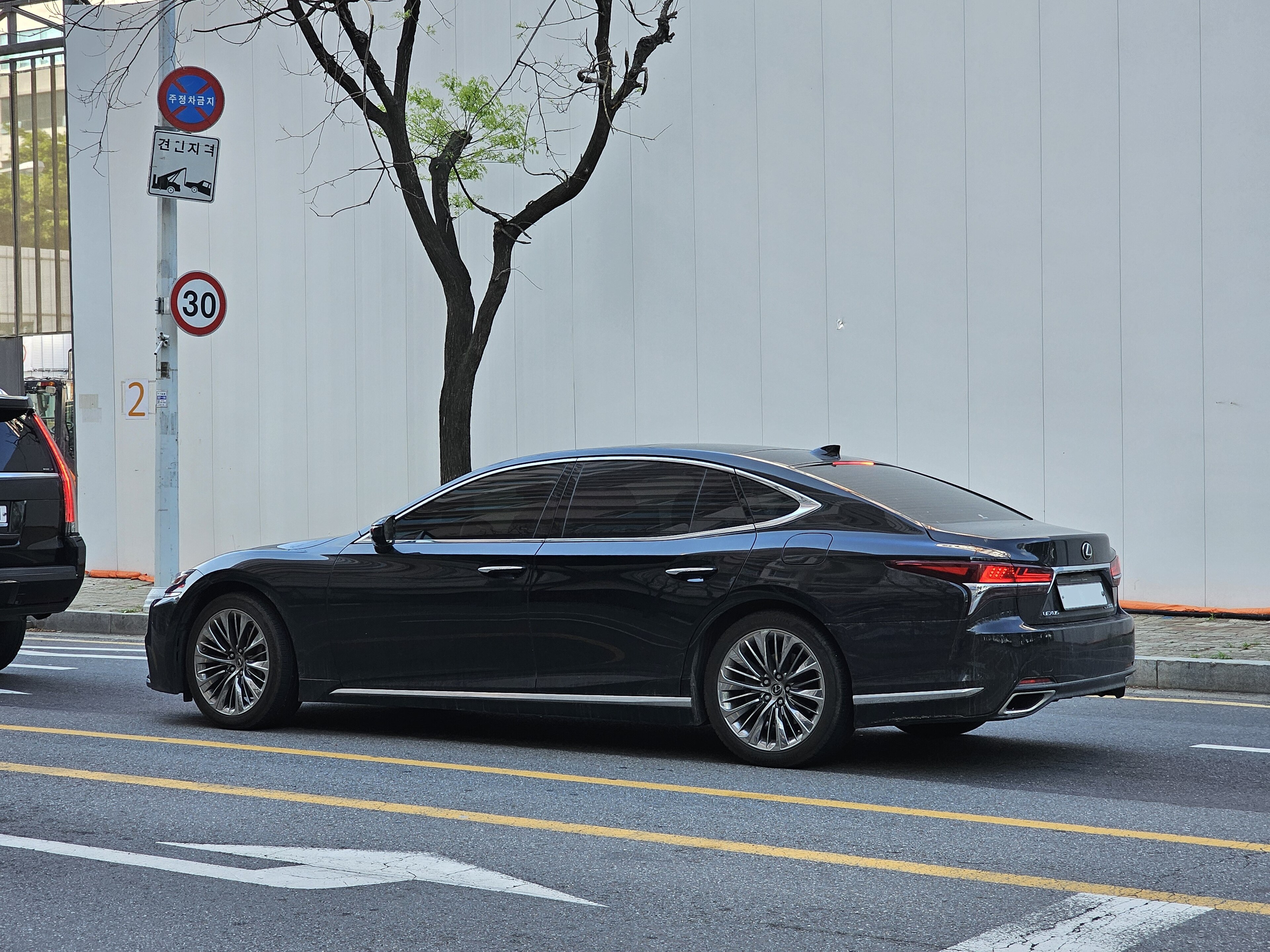 Lexus ls-500-awd