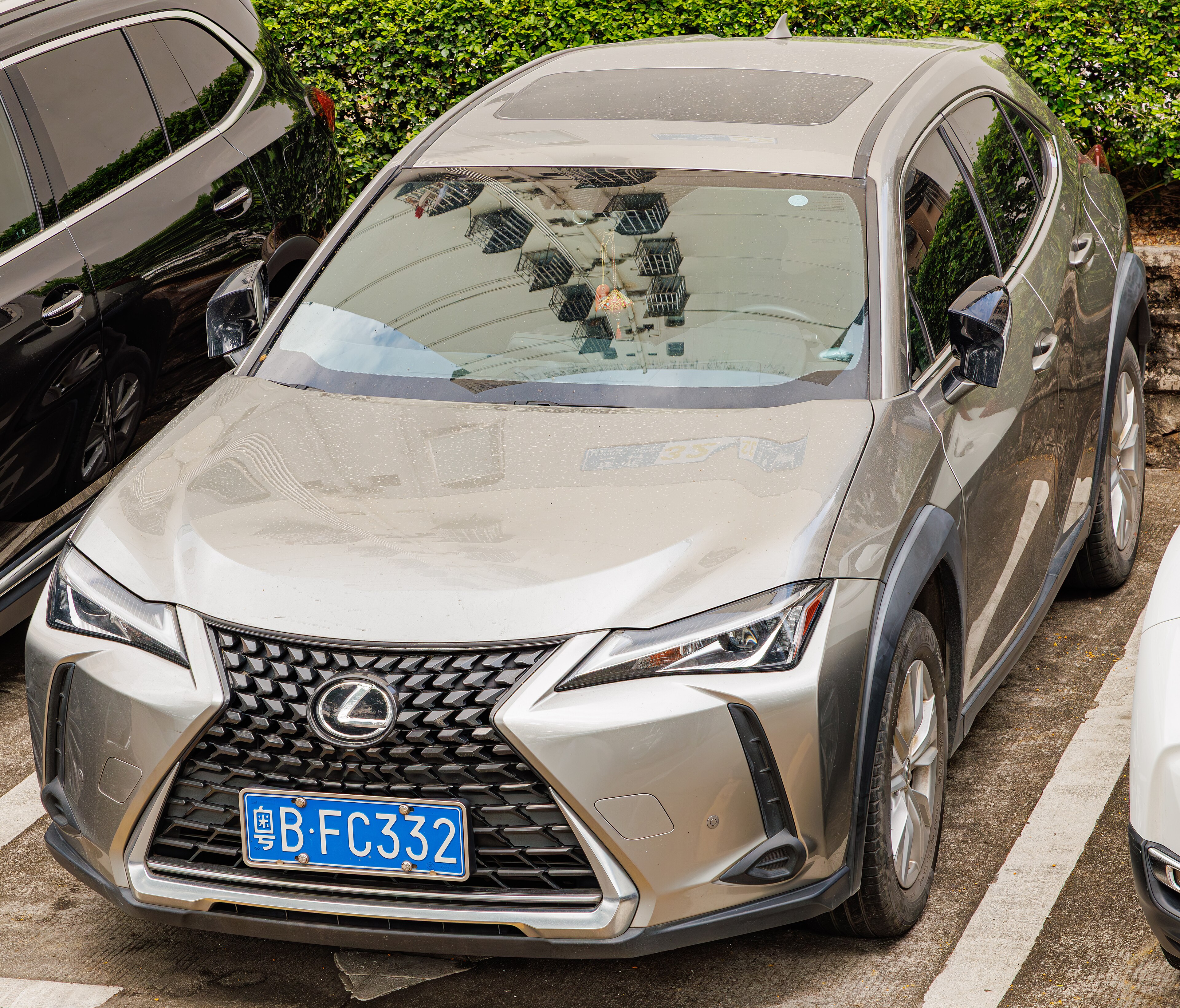 Lexus ux-200