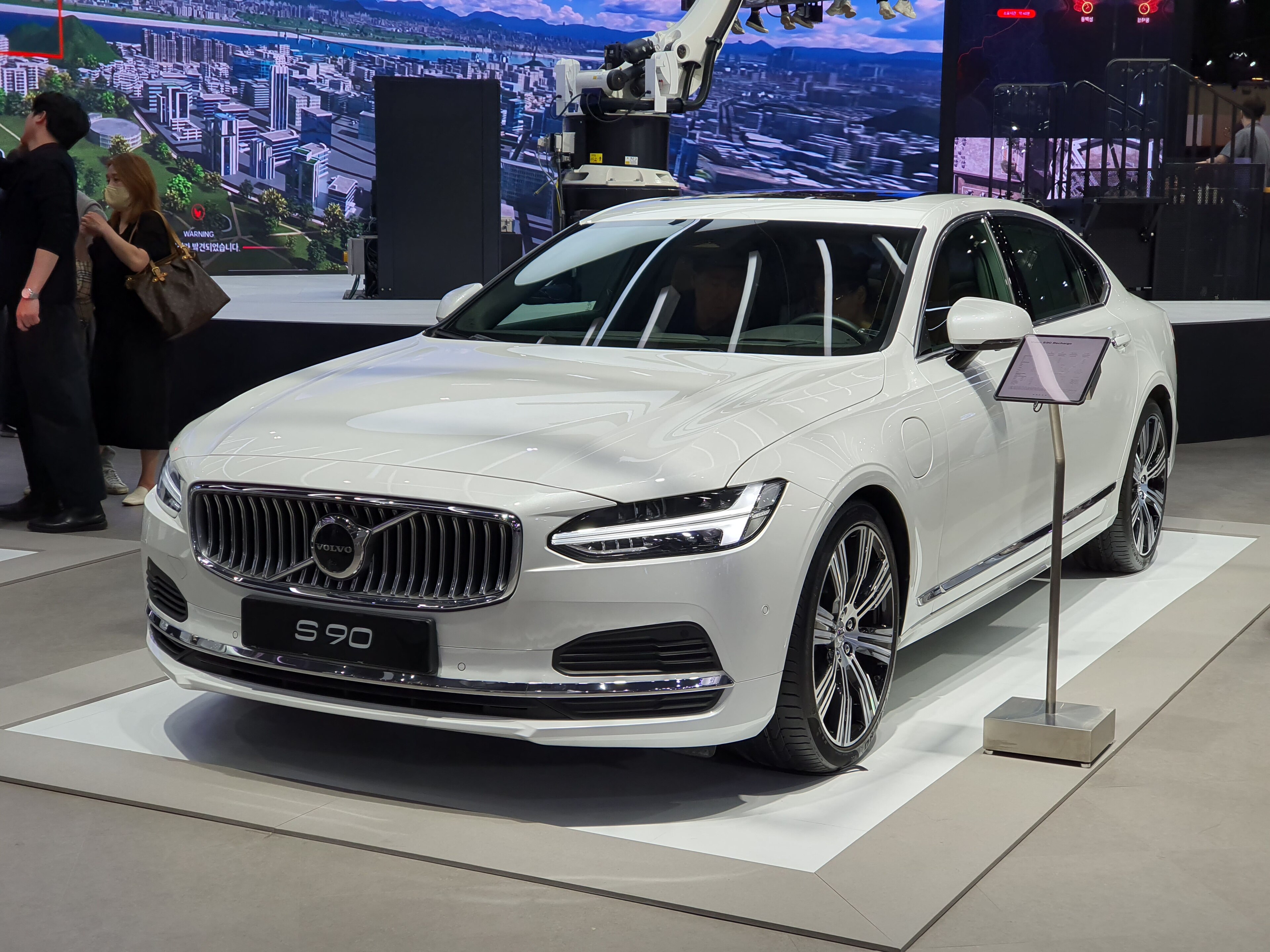 Volvo s90-awd-phev